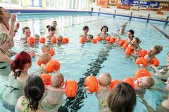 Babyschwimmen Babyschwimmen